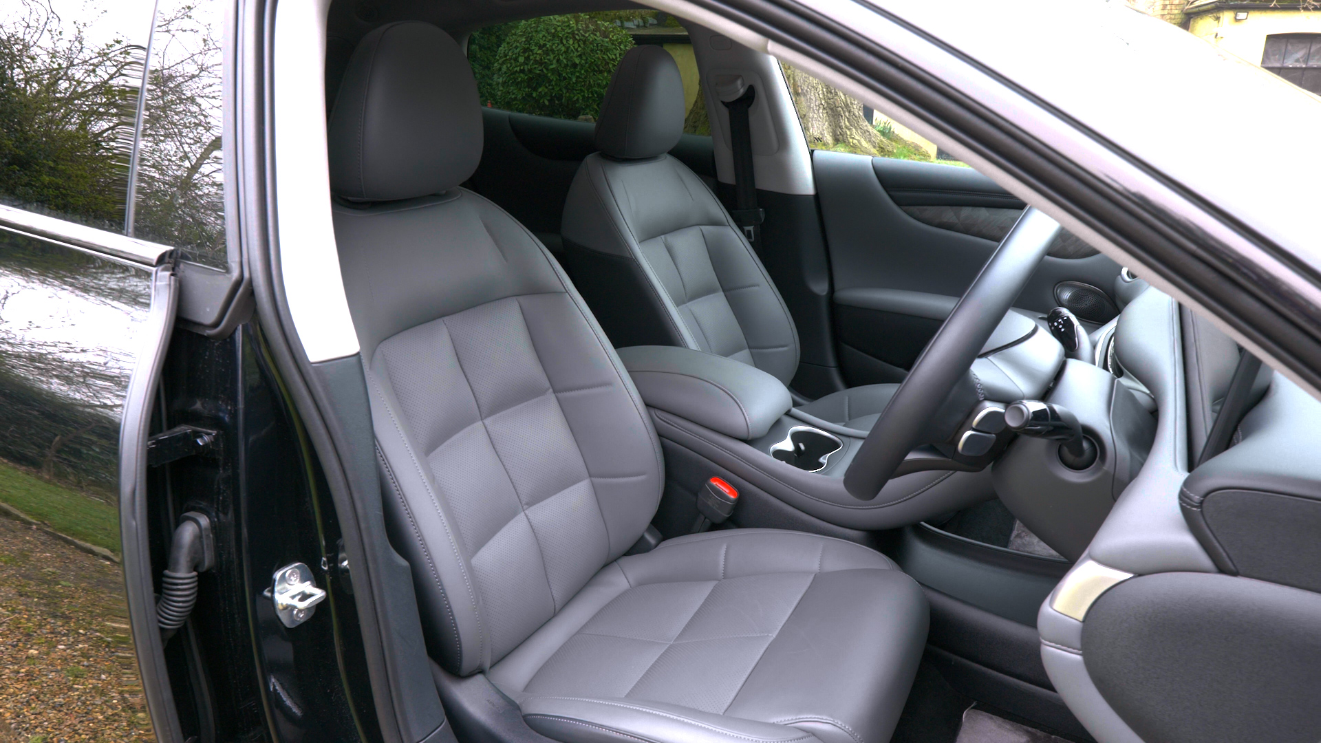 MG MOTOR UK IM5 ELECTRIC HATCHBACK 217kW Standard Range 75kWh 5dr Auto